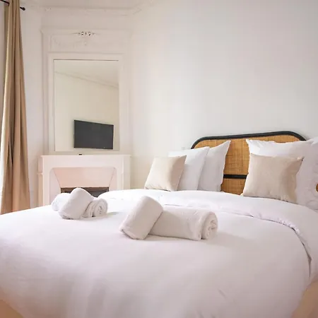 Mbm - Eiffel Tower View Paris