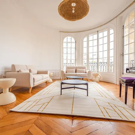 Mbm - Eiffel Tower View Paris