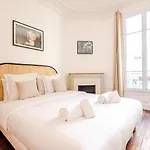 Mbm - Eiffel Tower View *
