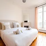 Hotel apartamentowy Mbm - Eiffel Tower View Paryż