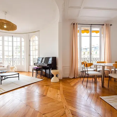 Mbm - Eiffel Tower View
