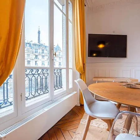 Mbm - Eiffel Tower View * Paris