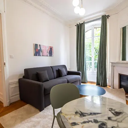 Mbm - Eiffel Tower View *