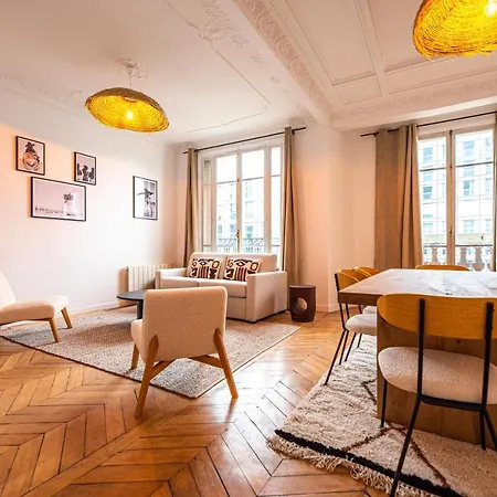 Mbm - Eiffel Tower View