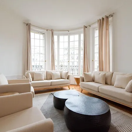 Mbm - Eiffel Tower View