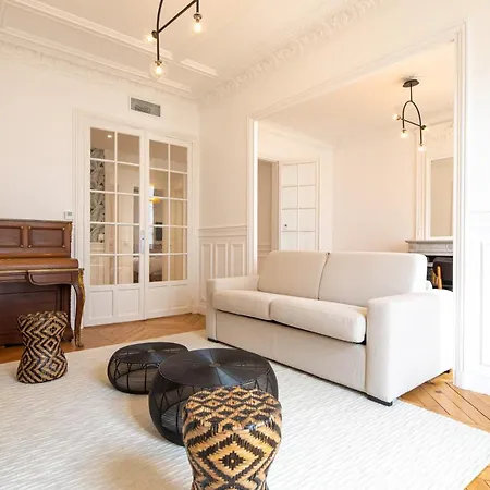 Mbm - Eiffel Tower View