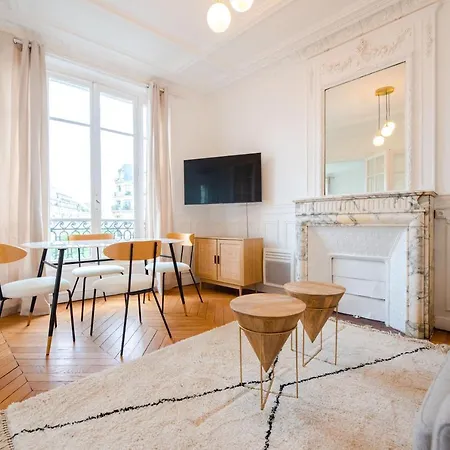 Mbm - Eiffel Tower View