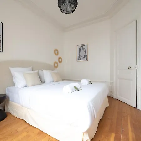 Mbm - Eiffel Tower View Apart-hotel