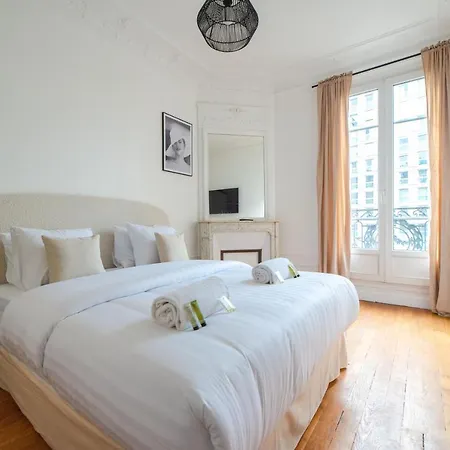 Mbm - Eiffel Tower View