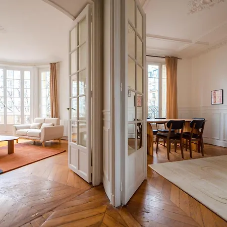 Mbm - Eiffel Tower View