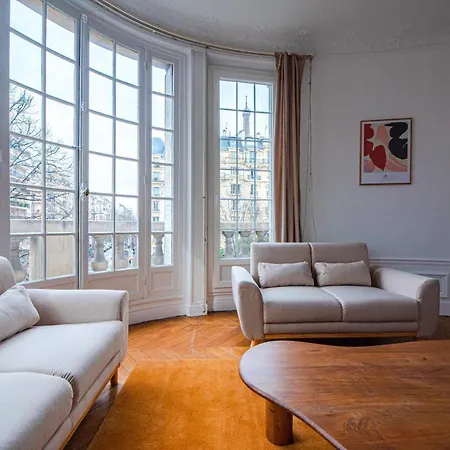 Mbm - Eiffel Tower View Aparthotel Paris