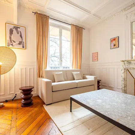 Mbm - Eiffel Tower View *