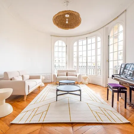 Mbm - Eiffel Tower View 巴黎