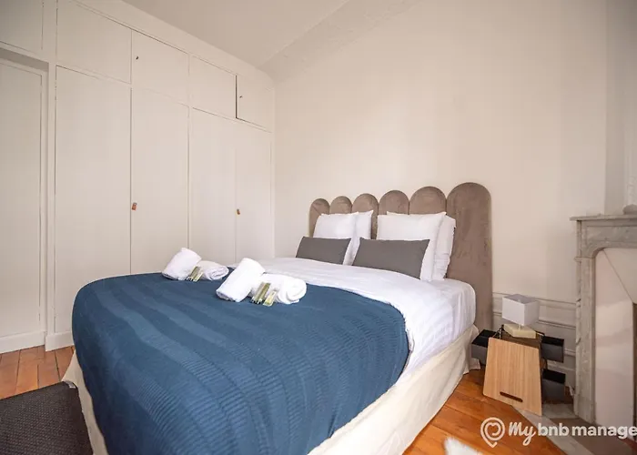 Mbm - Eiffel Tower View * 파리