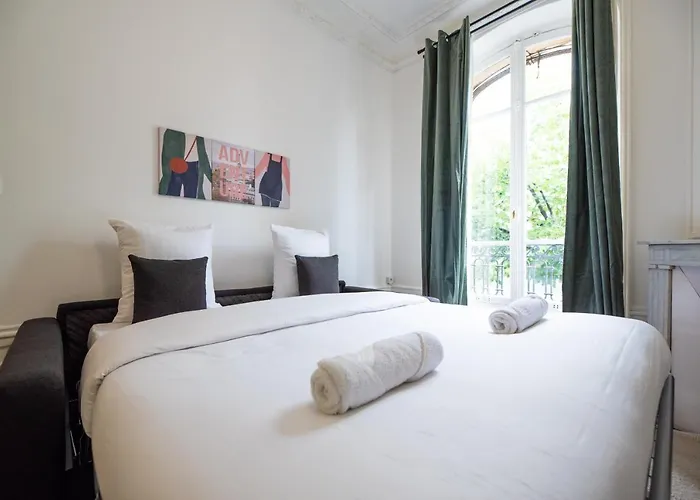 Mbm - Eiffel Tower View 파리