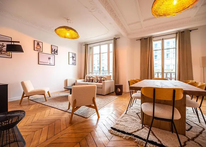 Mbm - Eiffel Tower View