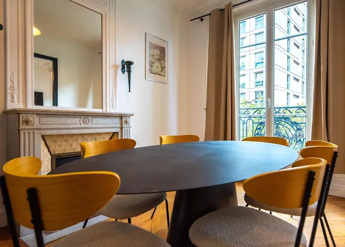 Mbm - Eiffel Tower View