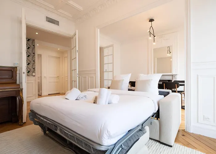 Mbm - Eiffel Tower View Apartmanhotel *