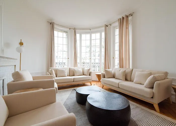 Mbm - Eiffel Tower View