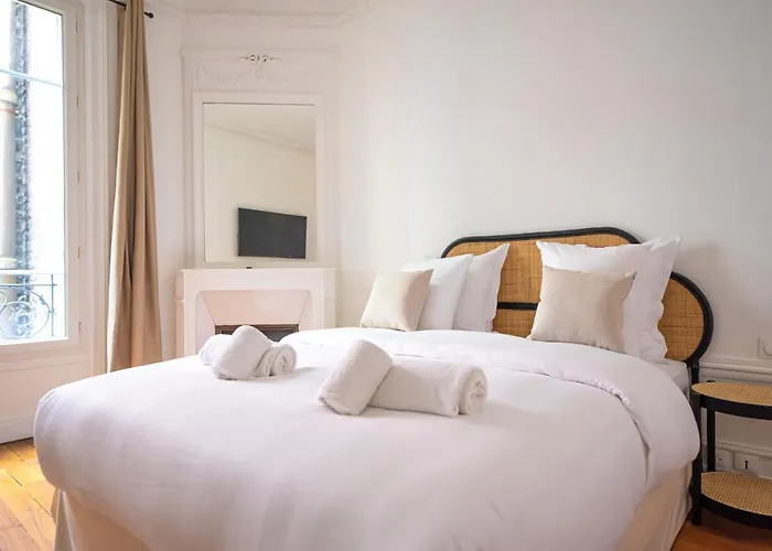 Mbm - Eiffel Tower View 파리