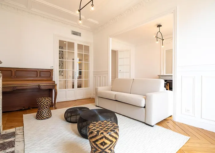 Mbm - Eiffel Tower View