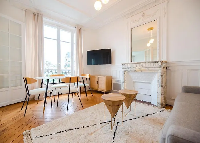 Mbm - Eiffel Tower View