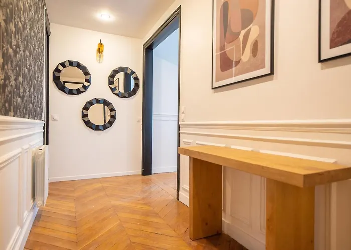 Mbm - Eiffel Tower View 아파트호텔 *