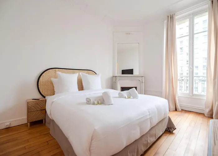 Mbm - Eiffel Tower View * 파리