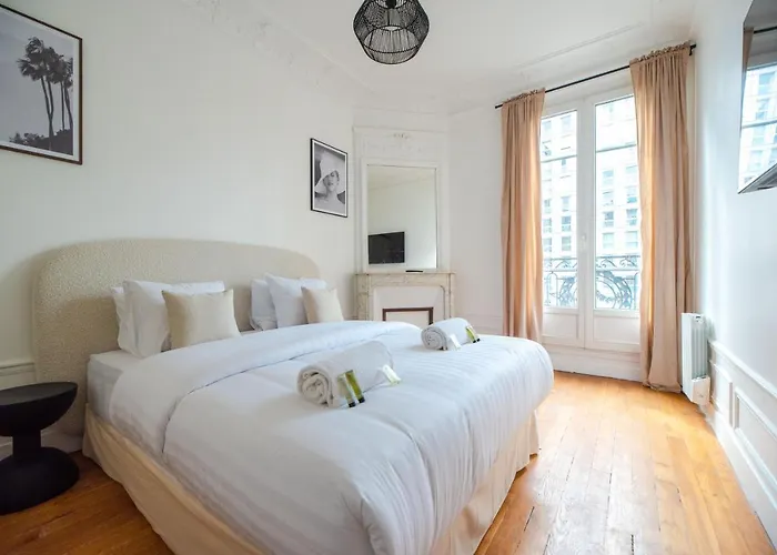 Mbm - Eiffel Tower View