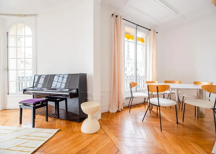 Mbm - Eiffel Tower View 파리