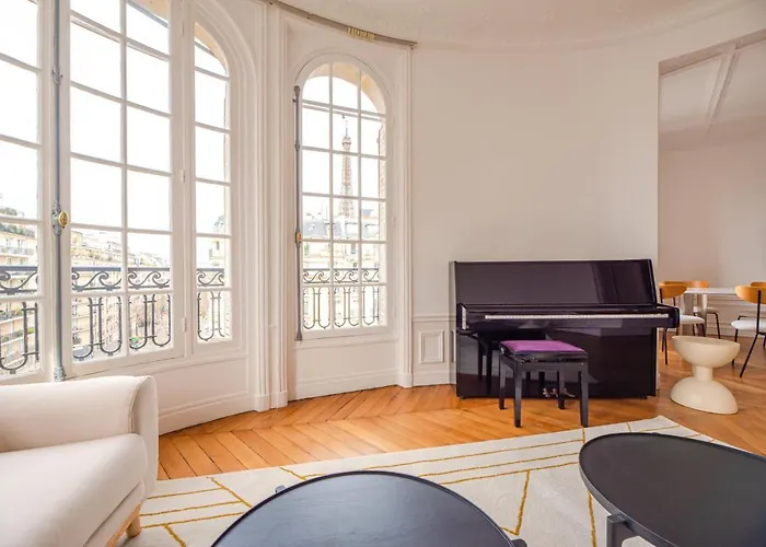 Mbm - Eiffel Tower View