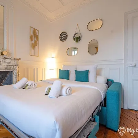 Mbm - Eiffel Tower View