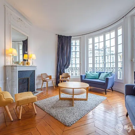 Mbm - Eiffel Tower View * Paris