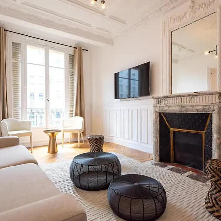 Mbm - Eiffel Tower View * Paris