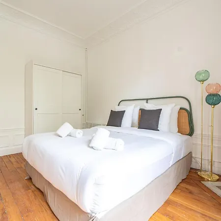 Mbm - Eiffel Tower View