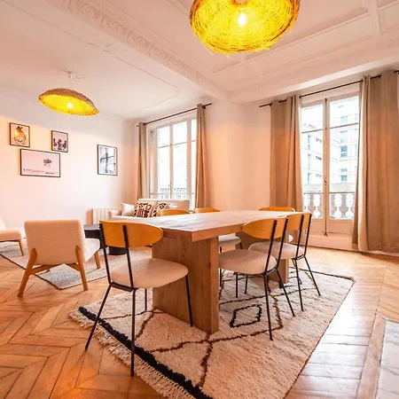 Mbm - Eiffel Tower View Apart Otel Paris