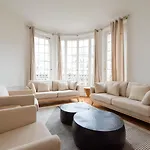 Mbm - Eiffel Tower View